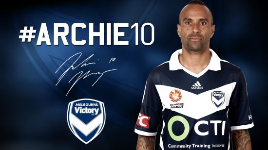 Archie Thompson signs on for 11th season