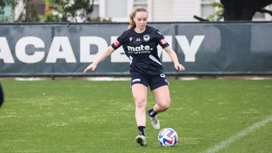 Melbourne Victory signs Emily Kos to scholarship contract